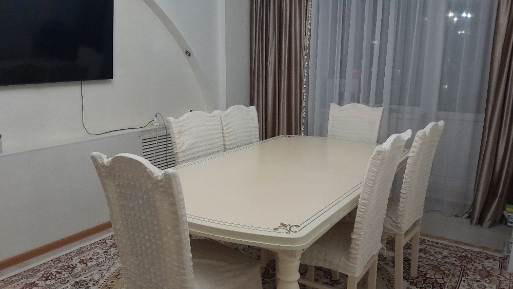 Стол со стульями