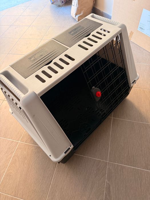 Транспортна клетка за куче