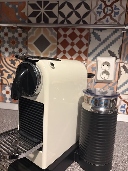 Espressor  Nespresso CitiZ&Milk  in stare foarte buna