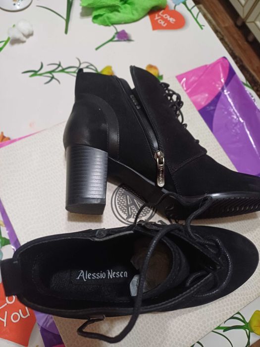 Продам ботинки  на шнурке стильные