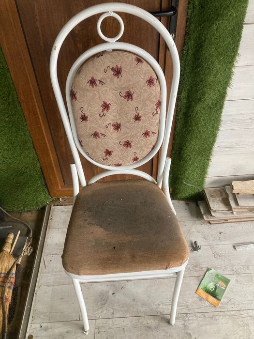 Стол метален с тапицерия