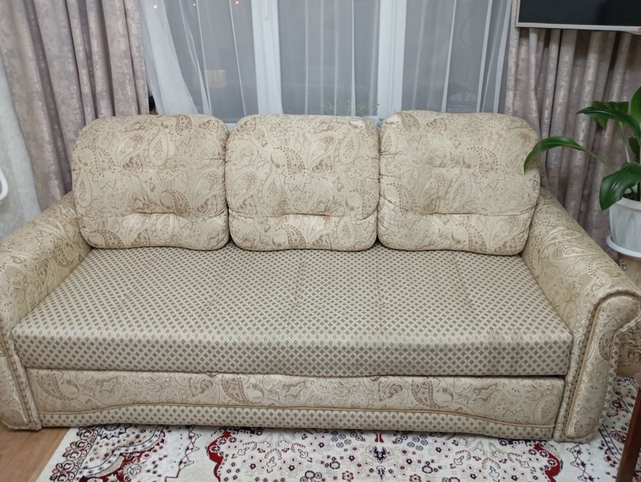 Продам диван в хорошем состоянии