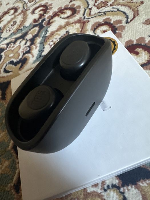 JBL безпровадные наушники