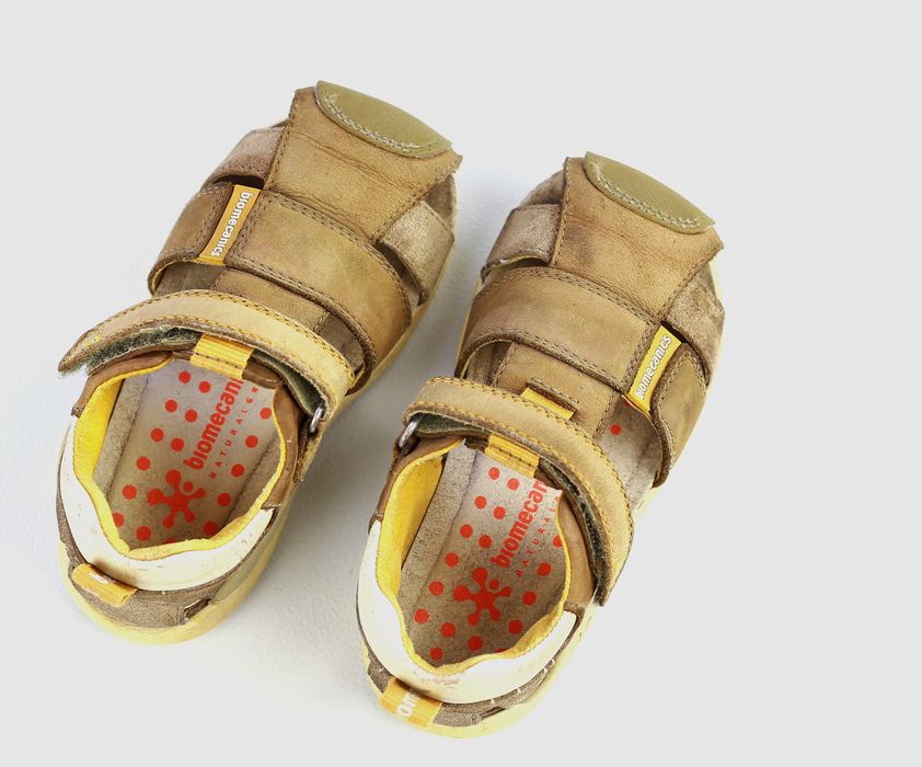 Разкошни и леки кожени сандали на марката Biomekanics.