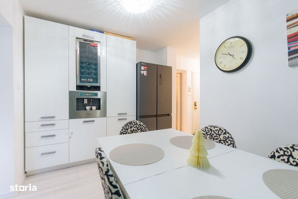 De vânzare apartament cu 3 camere, parcare inclusa, Rogerius.