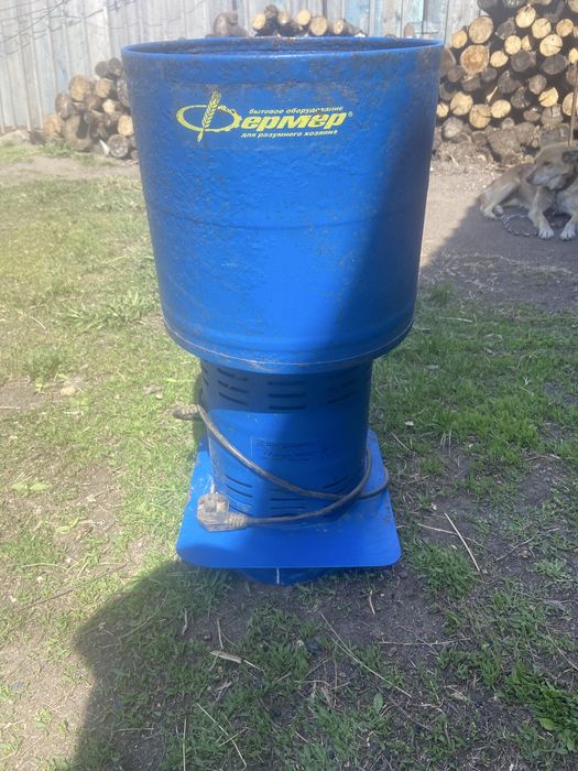 Продам фермер измельчитель зерна