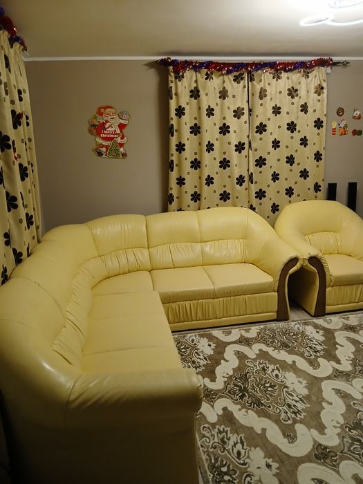 Vând colțar din piele