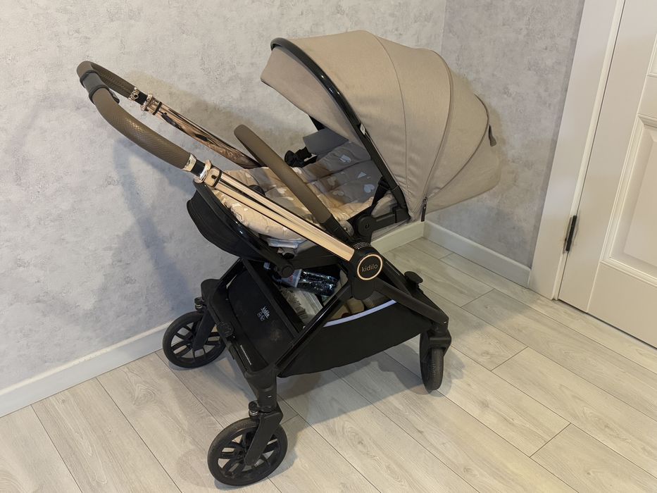 Продам коляску Kidilo D900 бежевый в отличном состоянии