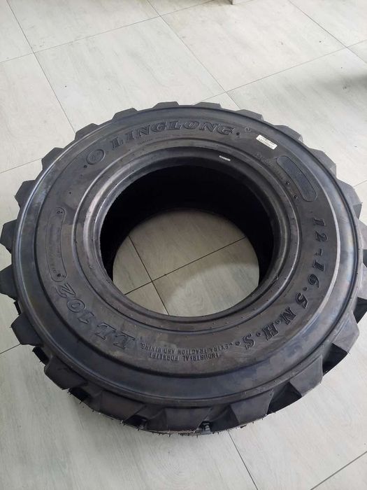 Шины для мини екскаватор 12-16.5 в ассортименте
