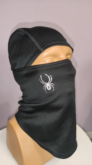 Скиорската маска Spyder PIVOT е рунов еластичен полар с прилепваща кро