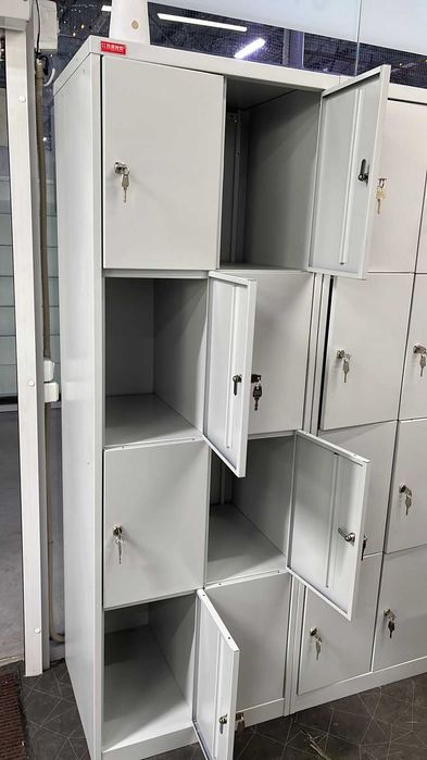 Полки и торговые стелажи, прилавки, витрины, сумочницы в рассрочку