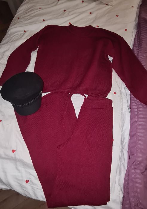 Костюм брючный , кепка в подарок