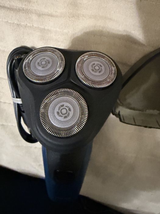 aparat de ras electric Philips Seria 1000 modelul S1134