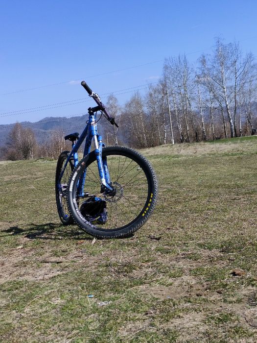 Vând Bicicleta + echipament