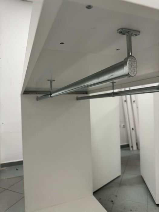 Щендер за дрехи / Стелаж за дрехи за магазин