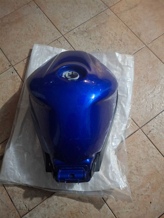 Резервуар за Yamaha R1 2003година