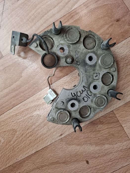 Продам генератор ВАЗ 2110 на запчасти.