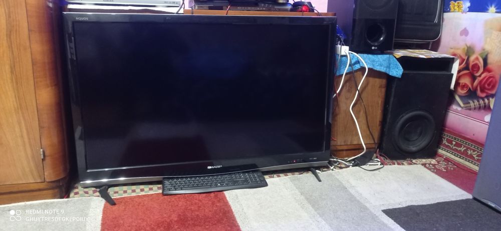 vînd tv plasma sharp acuos   merge bine. 7 hdmi 2 scarturi dischete ec