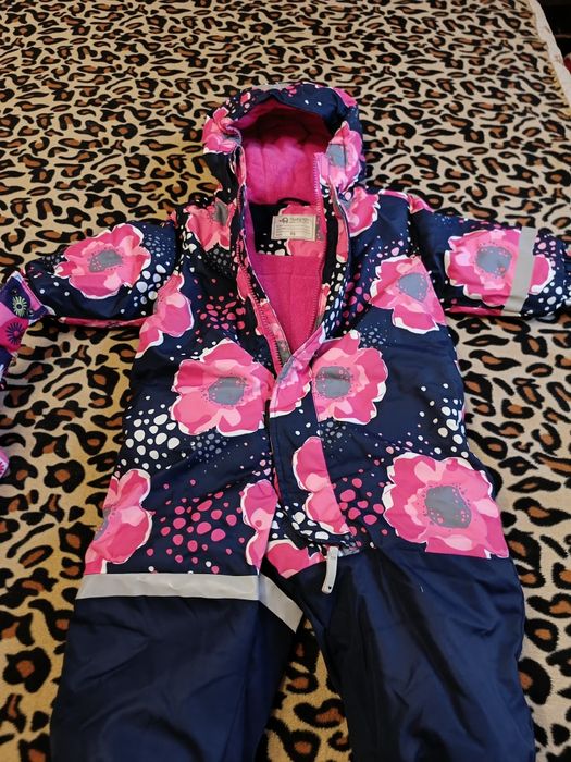 Продам зимние комбинезоны для девочки!