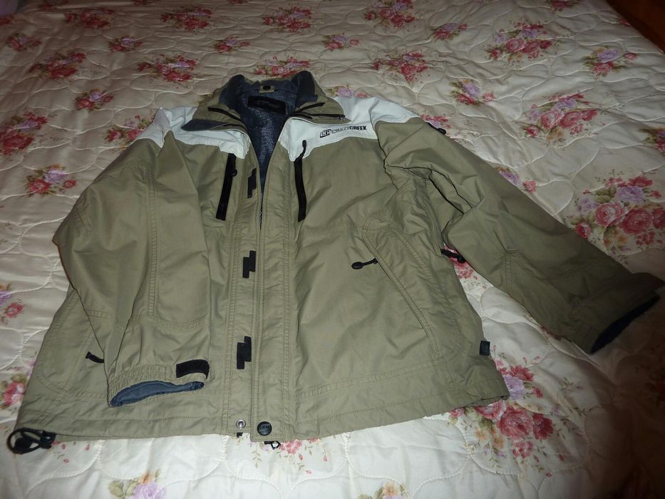 Продавам мъжко сноуборд ,ски зимно яке с трислойна мембрана