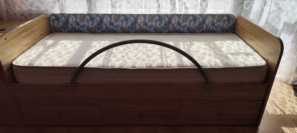Детско легло със скрин-повивалник, матрак 160/65 см и предпазен ограничител
