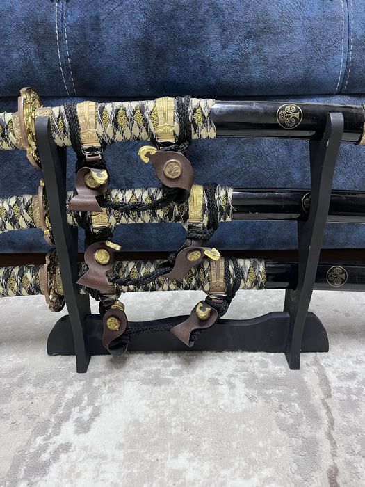 Продам подарочный набор японских мечей продам мечи