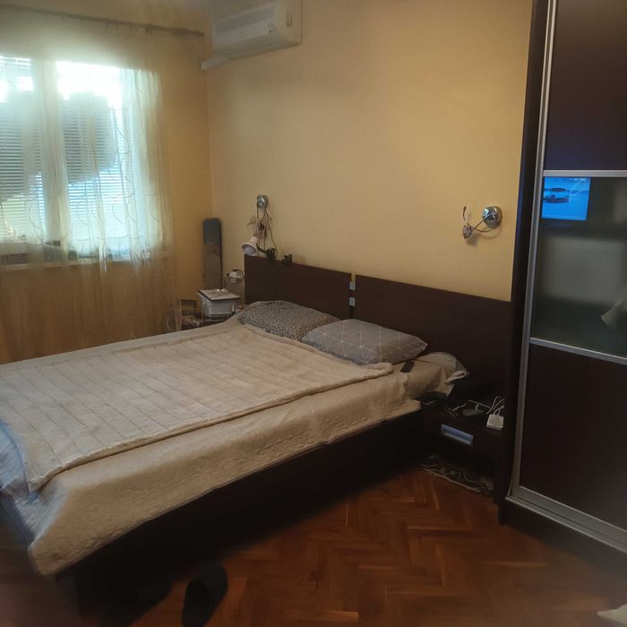 продавам апартамент