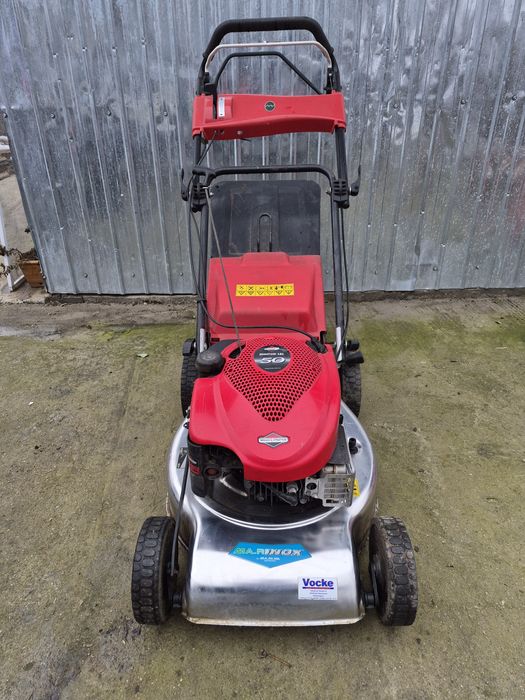 Mașină de tuns iarbă gazon