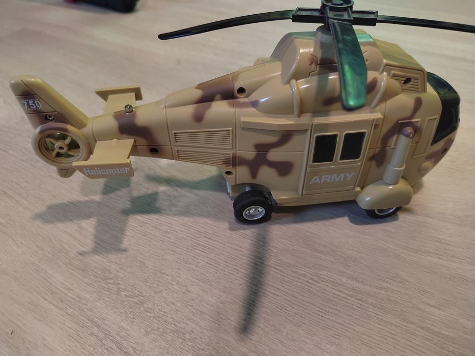 Два конструктора Clementoni + подарък