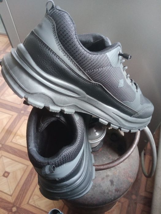 Кроссовки черные