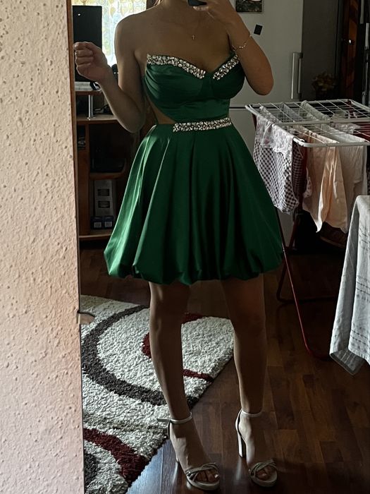 Rochie ocazie, culoare verde, marimea 34, purtata o singura data, cumparata din Bacau din magazinul Junior