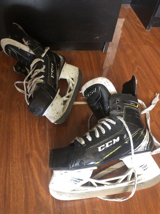 Продам коньки хоккейные
