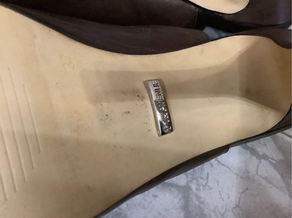 Чисто нови елегантни сандали