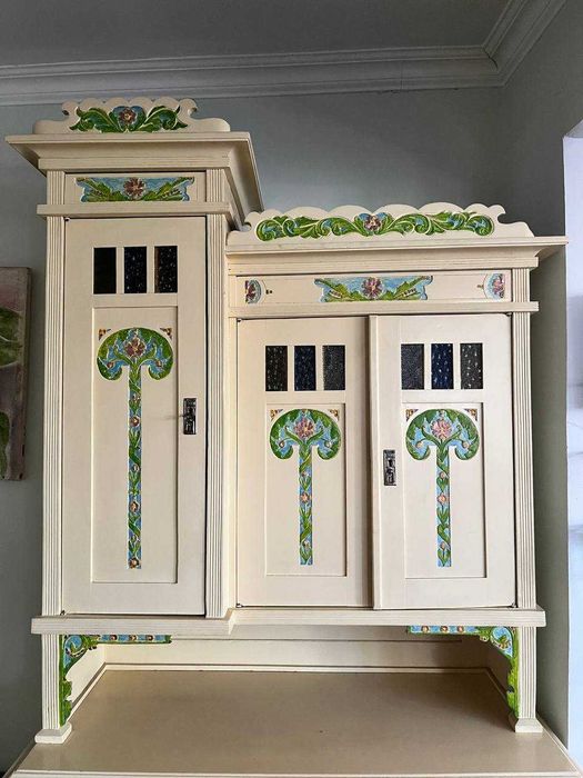 Купит буфет антикварный,винтаж, мебель из дерево,  антиквариат