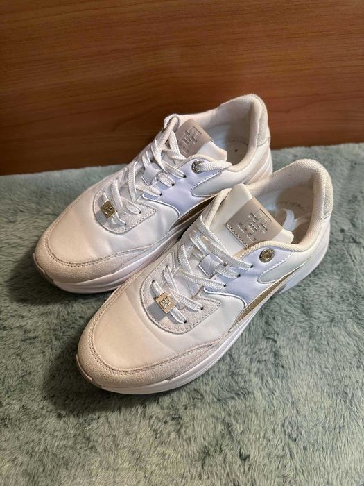 маратонки бели ново състояние Tommy Hilfiger