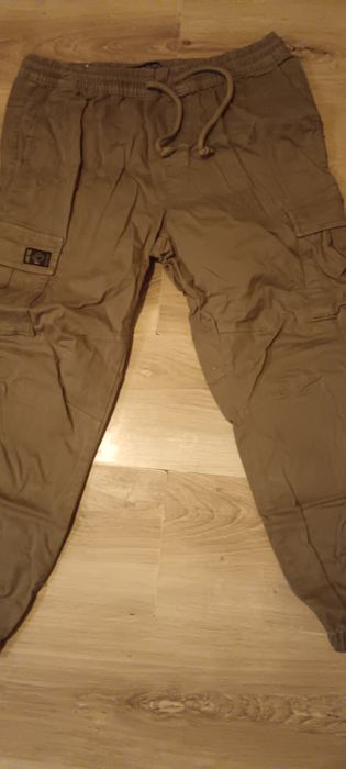 Pantaloni Zara 250 lei