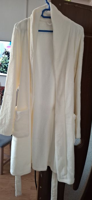 Capot baie nou,foarte pufos.