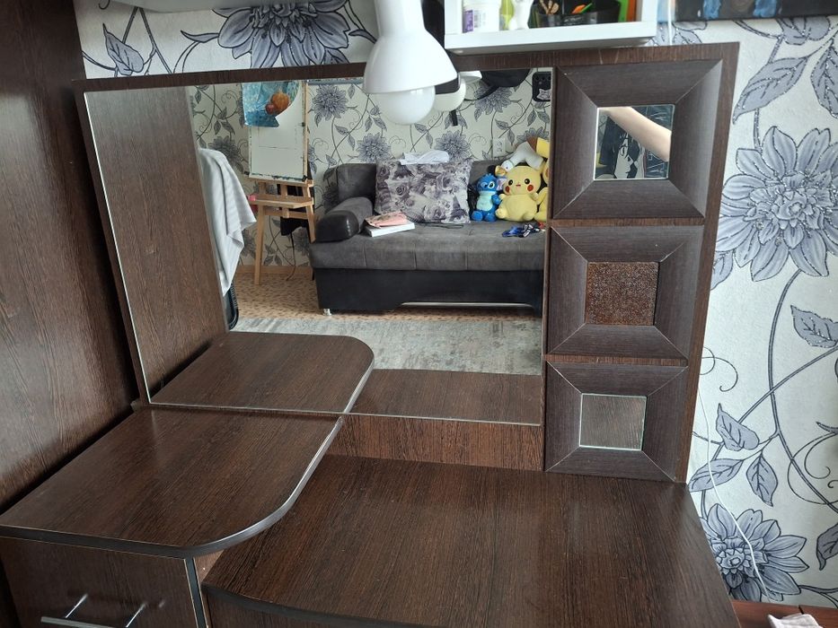 Комод с зеркалом