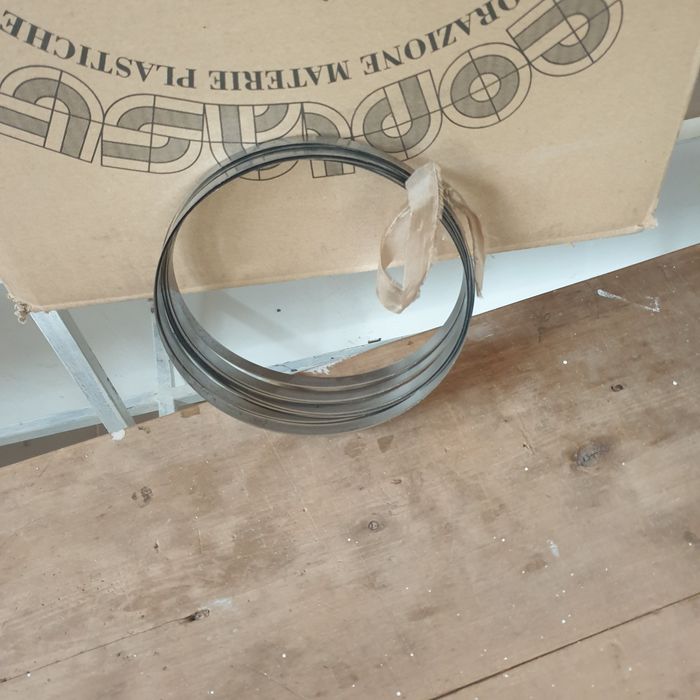 Bandă (pânză pentru banzic de tăiat stofă) nouă.