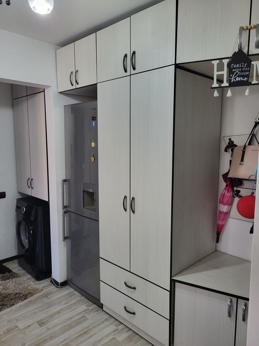 Inchiriez apartament cu 2 camere.