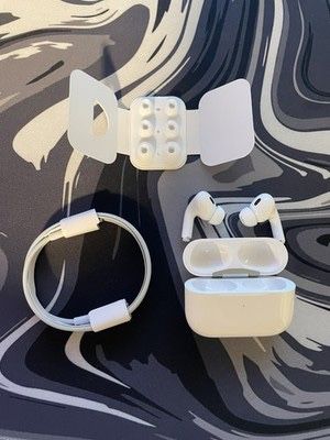 Vand Airpods Pro 2 cu Noise Cancelling Noi