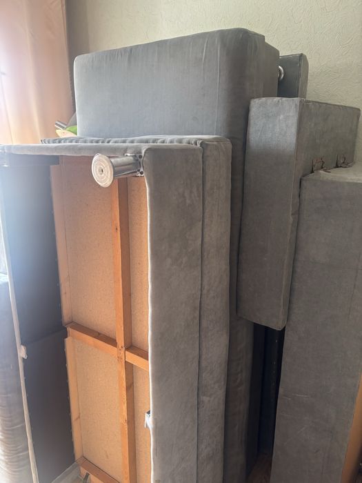 Продам дешево Г образный диван.