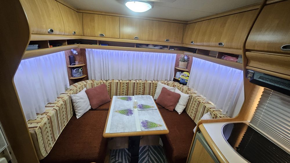 Vand rulota Hobby Excelent 460 echipată off-camping