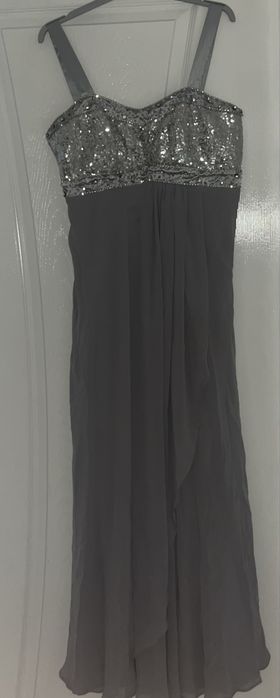 Официална рокля.