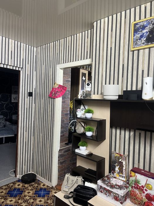 Продам квартиру в трехэтажном доме