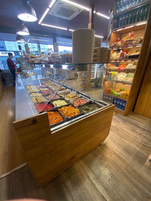 Щандова хладилна витрина Елеганс