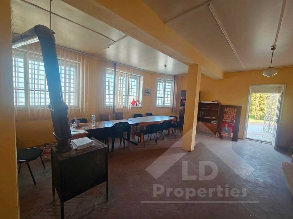 Двуетажна къща в центъра на гр.Вълчи дол