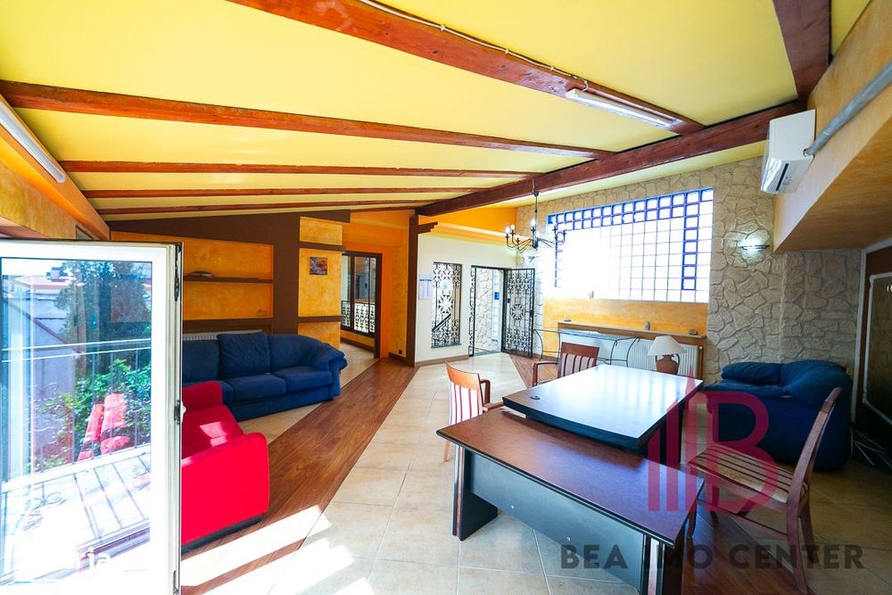 Casa 4 dormitoare, 2 saloane de zi ,3 băi,  ultracentral!
