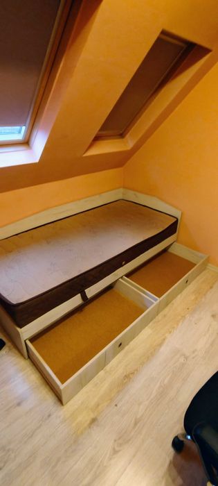 Единично легло с две чекмеджета