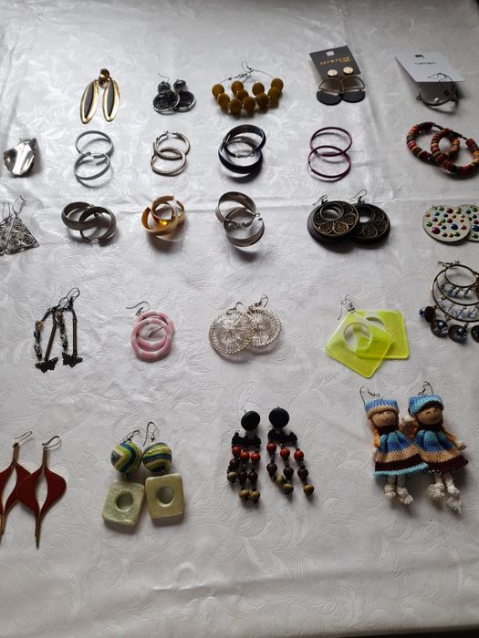 Различни видове обици, в отлично състояние